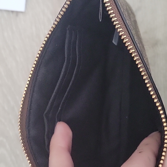 BRAND NEW coach wristlet - Picture 5 of 8